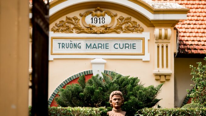 k149259-1-16680613821041727407011 Trường THPT Marie Curie